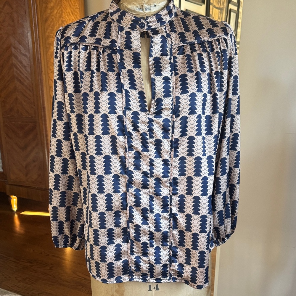 The Odlls Women's Navy and Cream Patterned Blouse medium